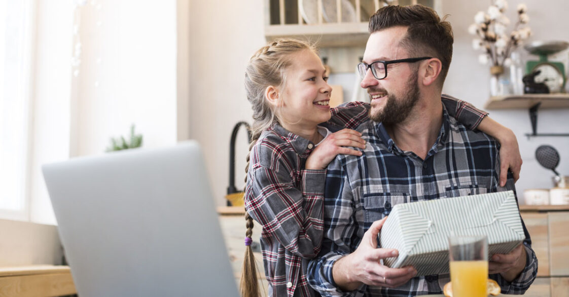 19 Travel Gifts For Dad To Make His Every Trip Stress-Free & Relaxing